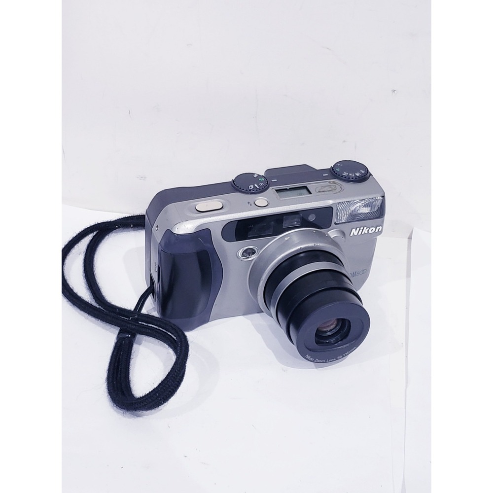 Nikon Zoom 800 AF Point & Shoot 35mm Film Camera 38-130mm lens